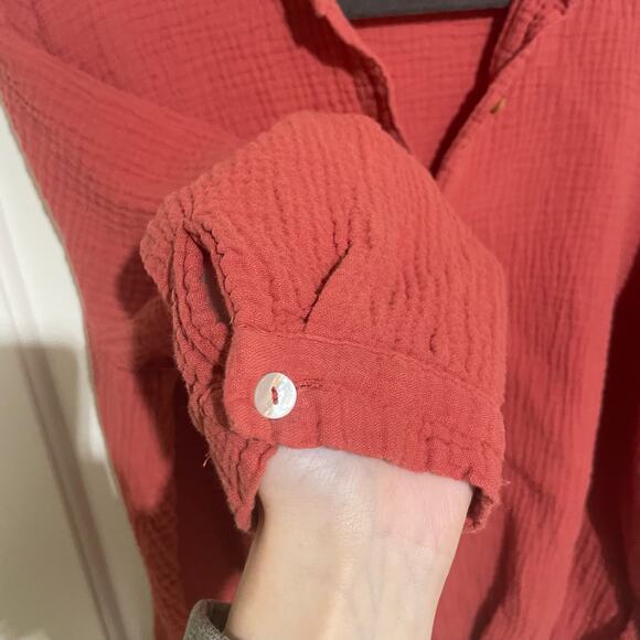 Just Living Coral Pink Button Up Blouse Medium Drop Hem Cinched Crinkle Cotton - Picture 10 of 11